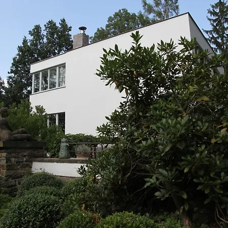 - Functionalist Retreat Near Prague Βίλα Cisovice